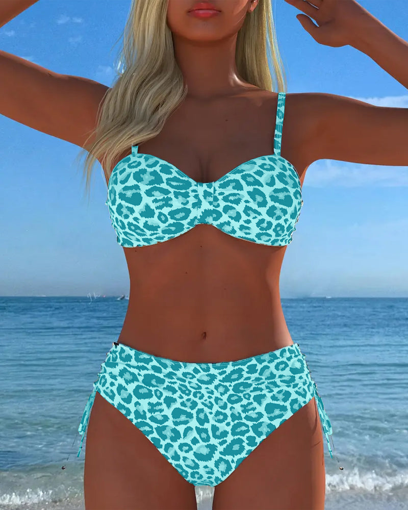 Nicole | Maillot Deux Pièces à Motif Léopard et Bouton