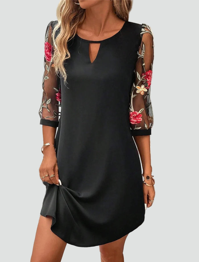 Prudence | Robe Cocktail à Découpe et Manches Brodées
